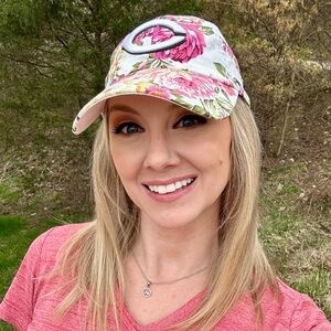 Meet your Posher, Ashley! Please feel free to make an offer!